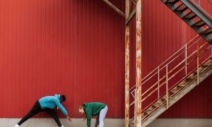 Хозблок и сарай на винтовых сваях: преимущества и недостатки конструкции